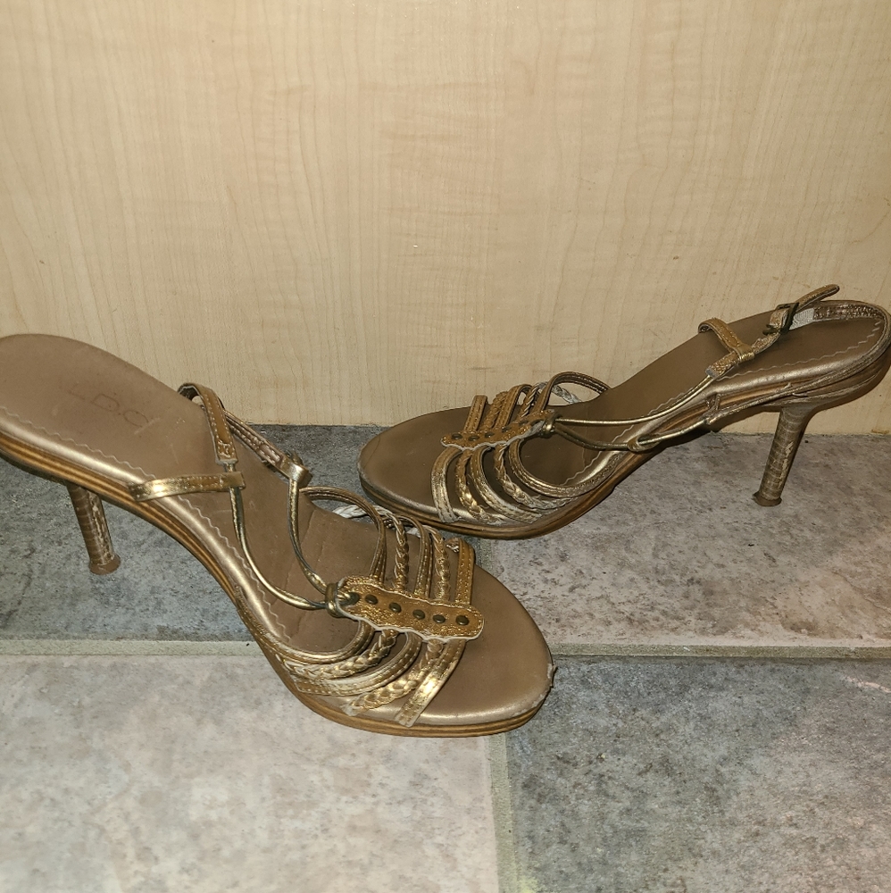 8 Aldo Y2K gold bohemian heeled sandals (fits more like a 7.5)